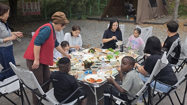 아바홈 2주년 — 감사의 캠프와 기념 콘서트 예배
