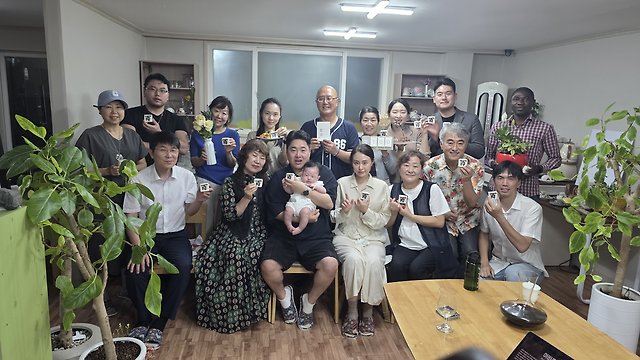 새해 첫날, 만두를 빚고 함께 예배했습니다